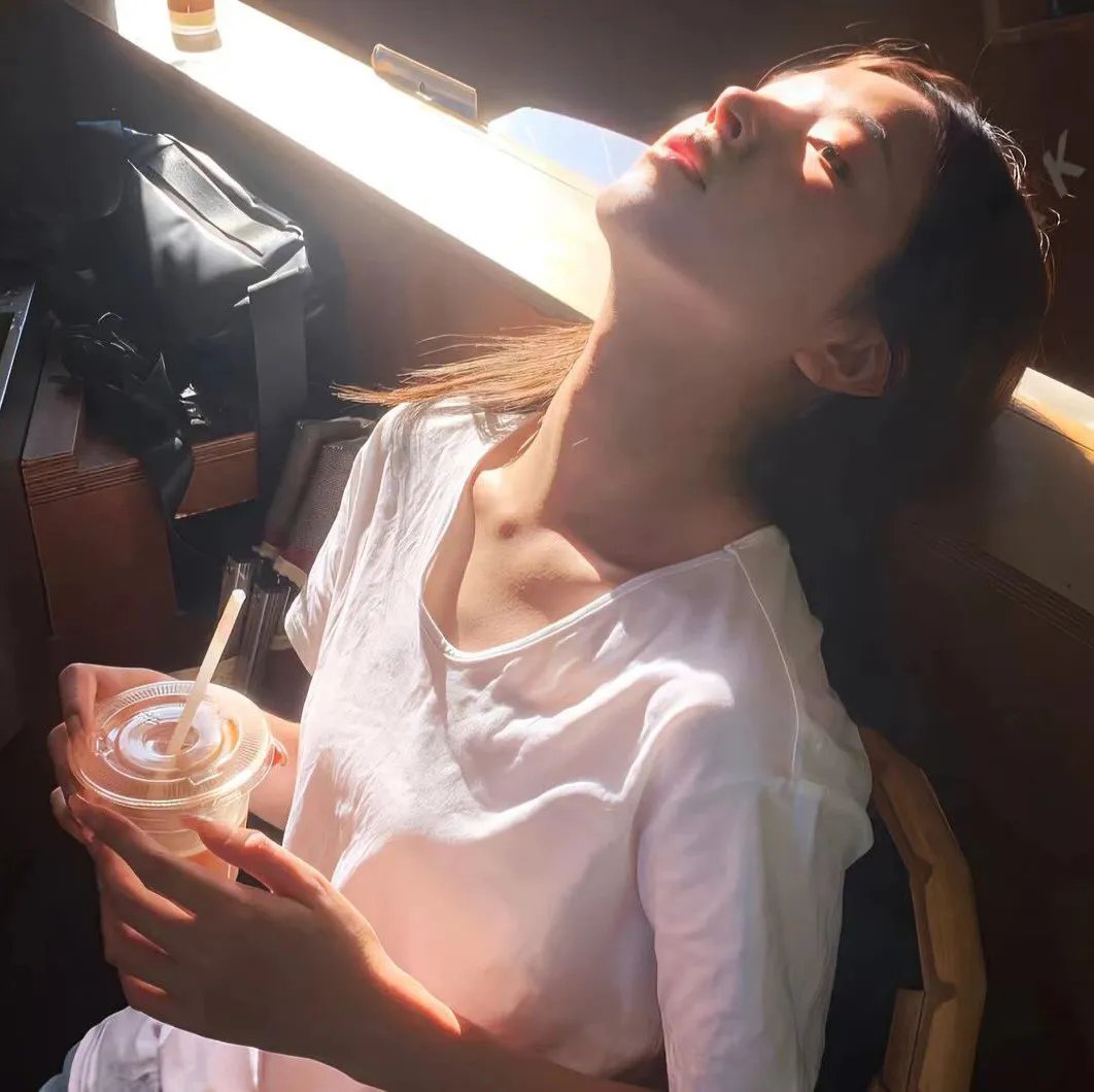 异形寄生:起源 海报